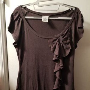 Scoop neck short sleeve rufle side detail banded bottom